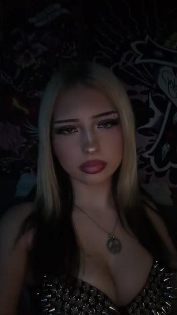 @𖣂