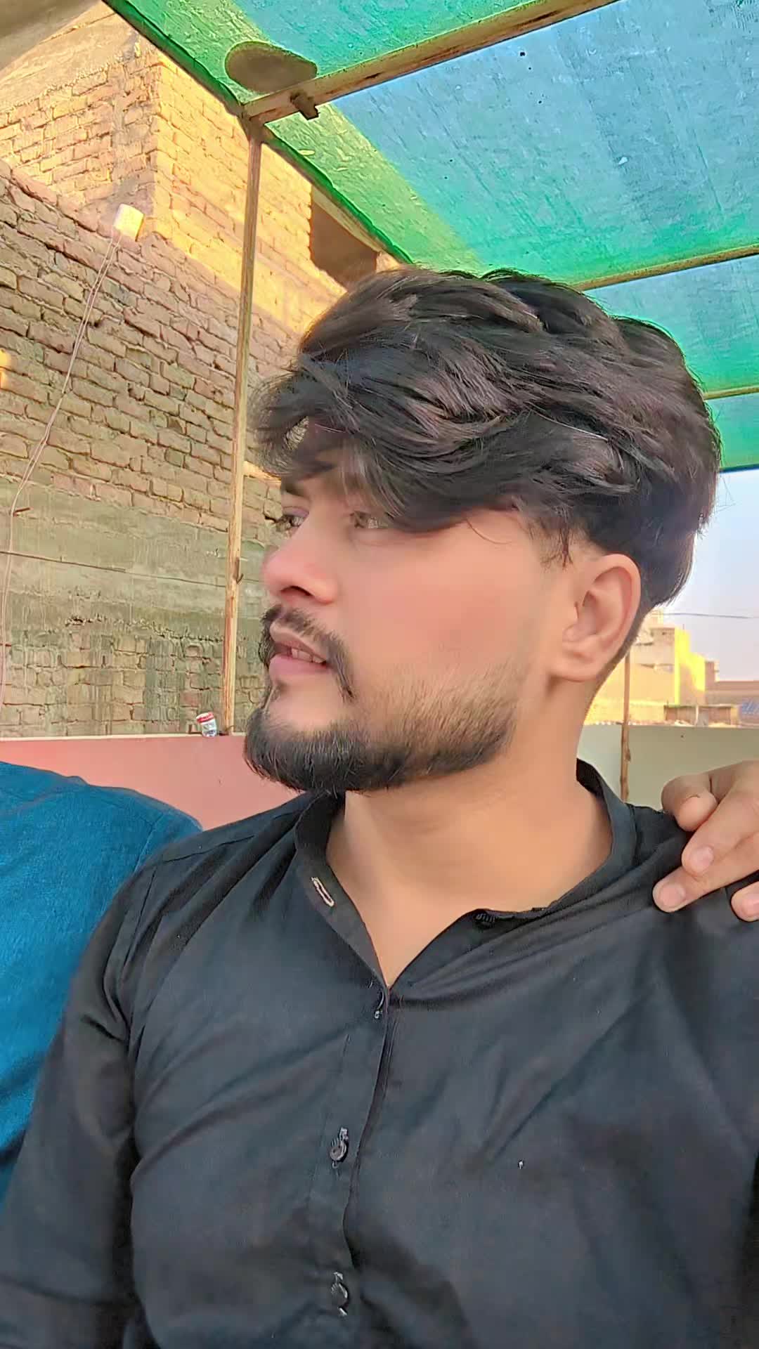 @Uzishaikh7c