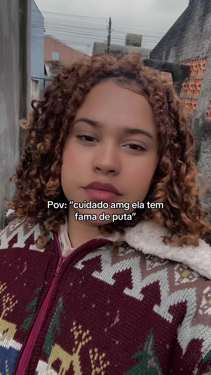 @carolainevitoria