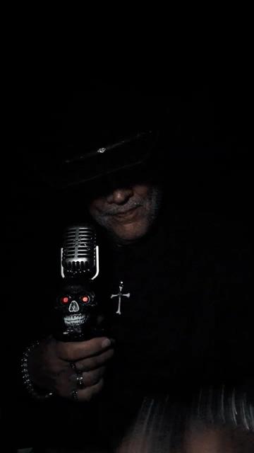 @THE MAN IN THE DARK๐๐๐๐