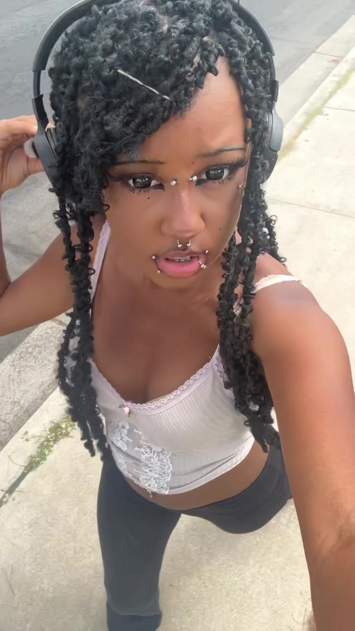 @🧁VivianVanilla🦄