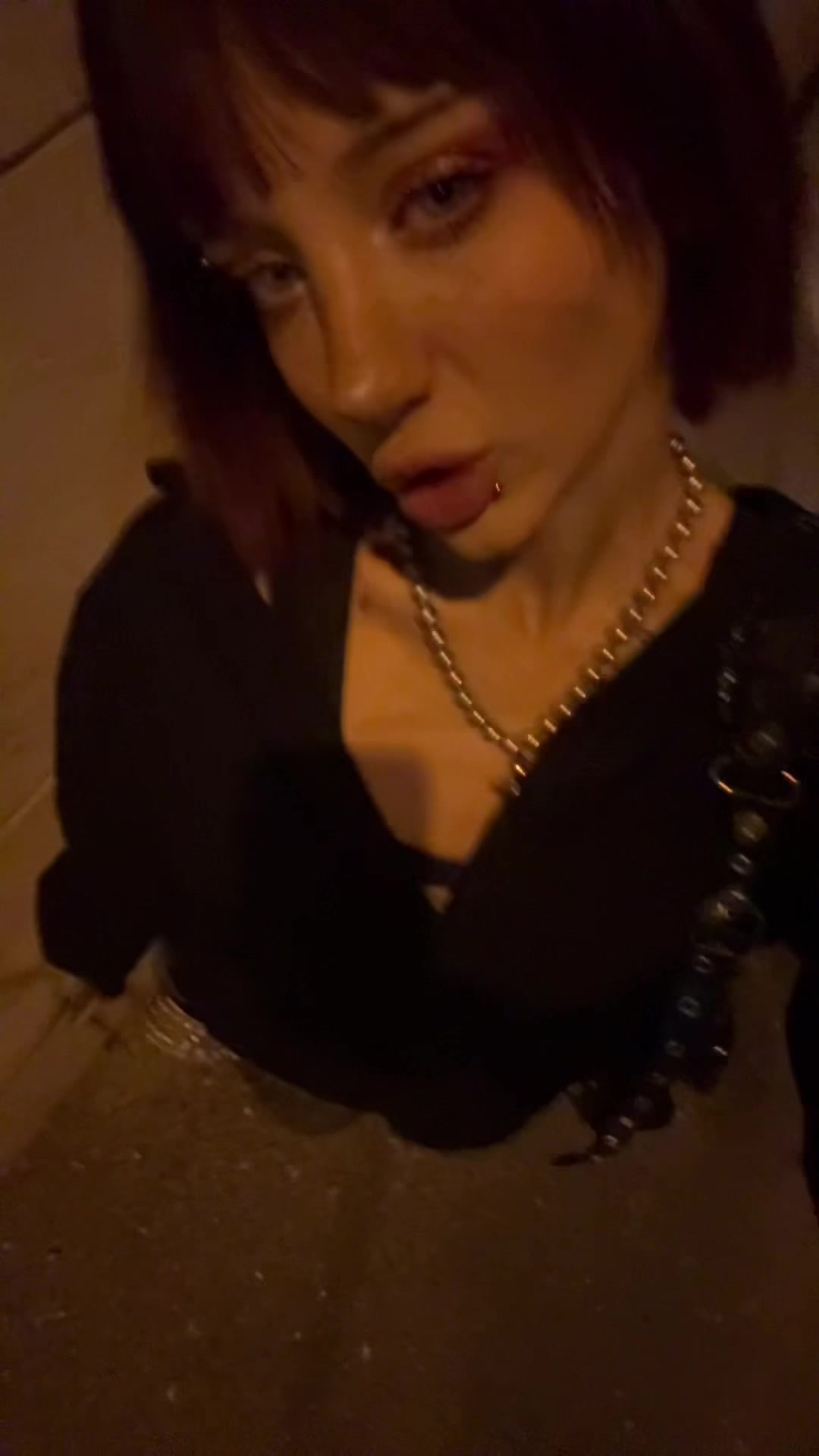 @روژآ