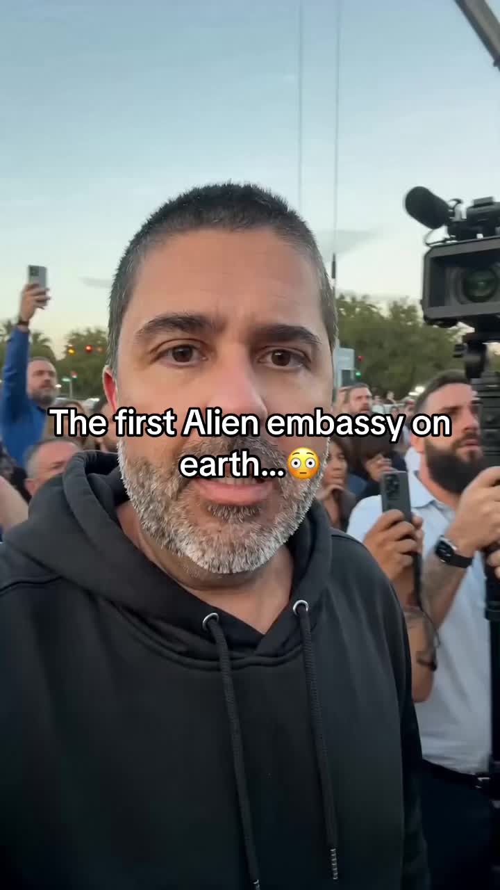 @Mystery AI Man