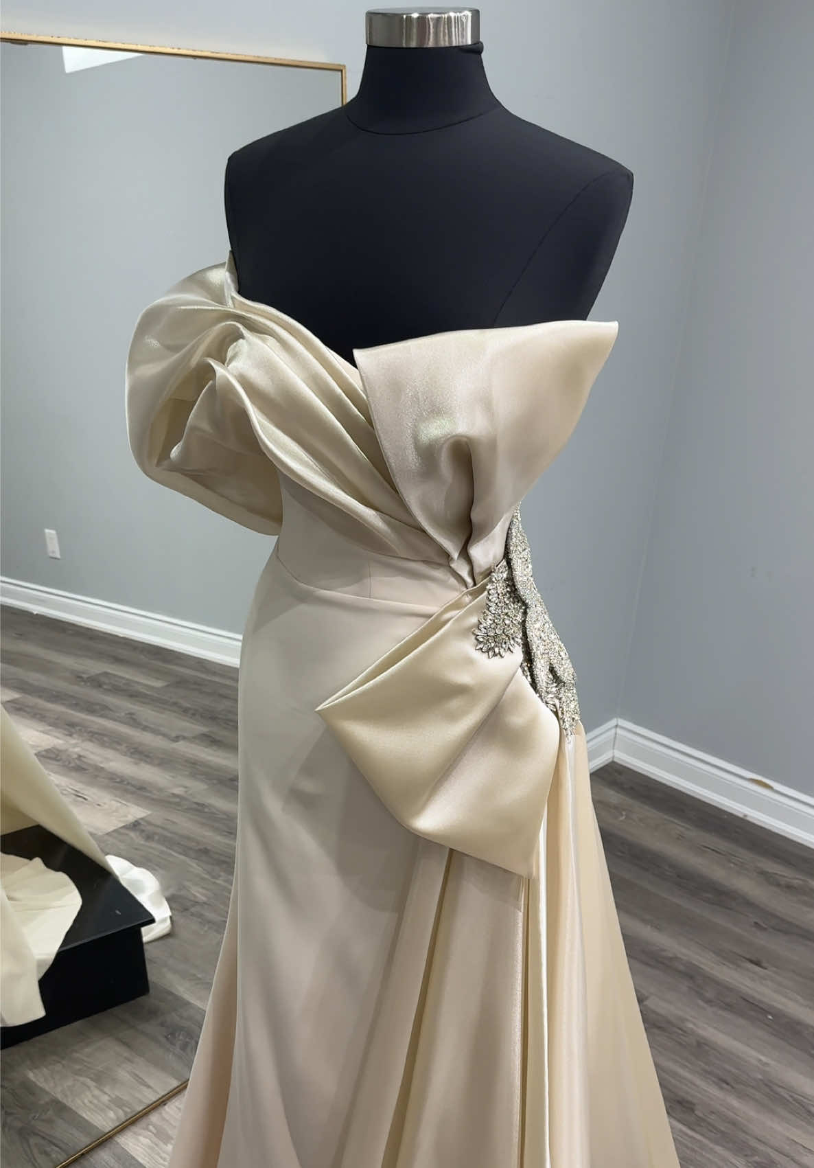 @Emerald Couture Dress Inc.