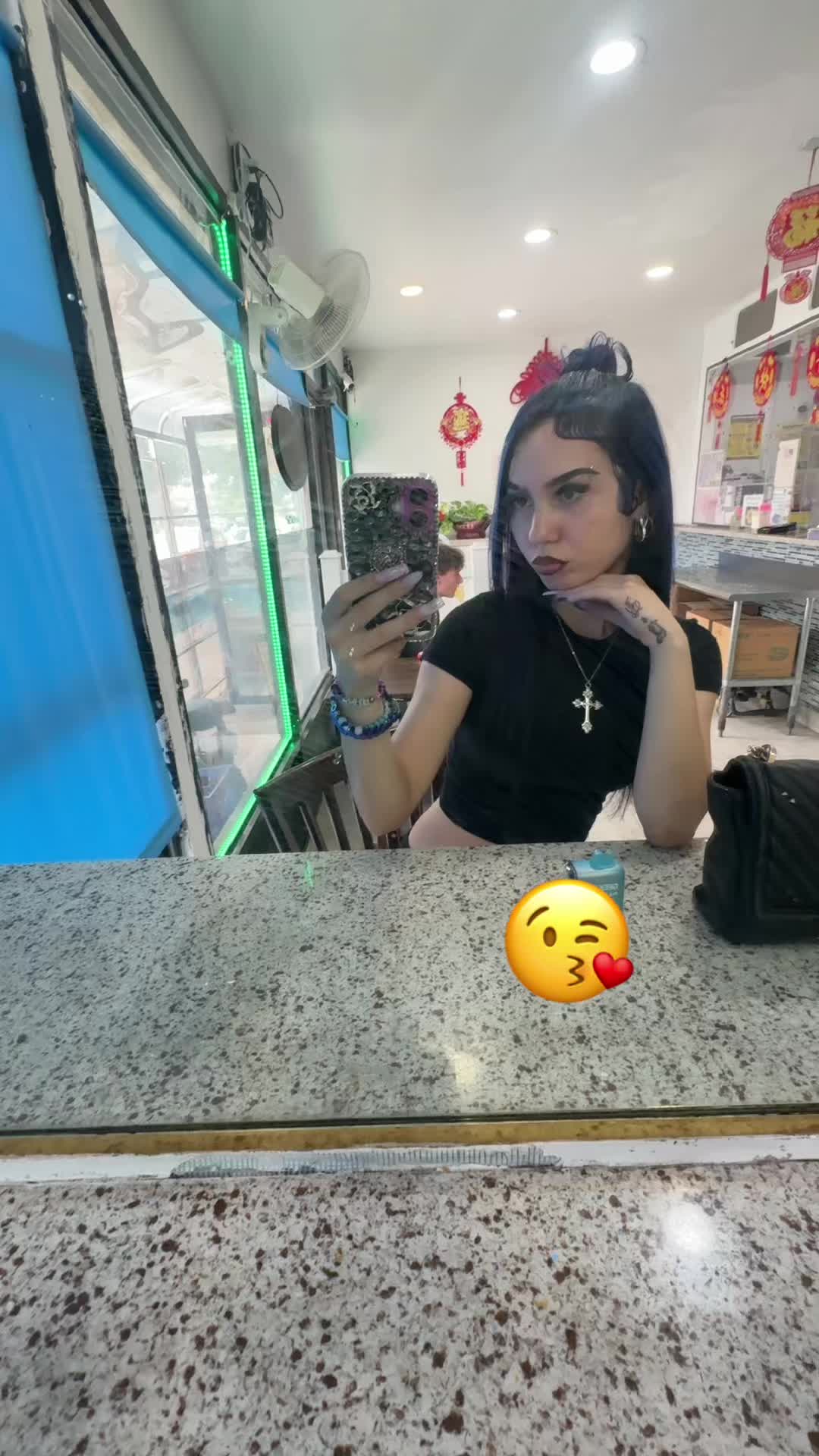 @qh0st1n