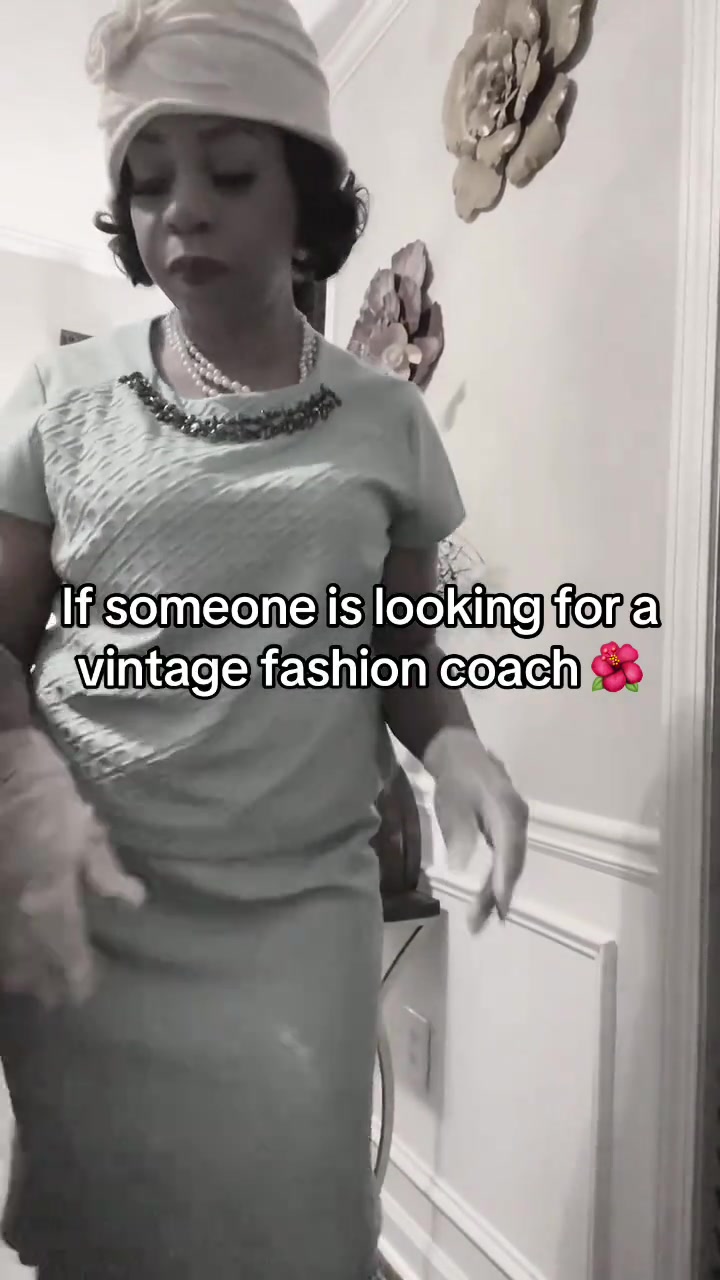 @TheVintageBelle