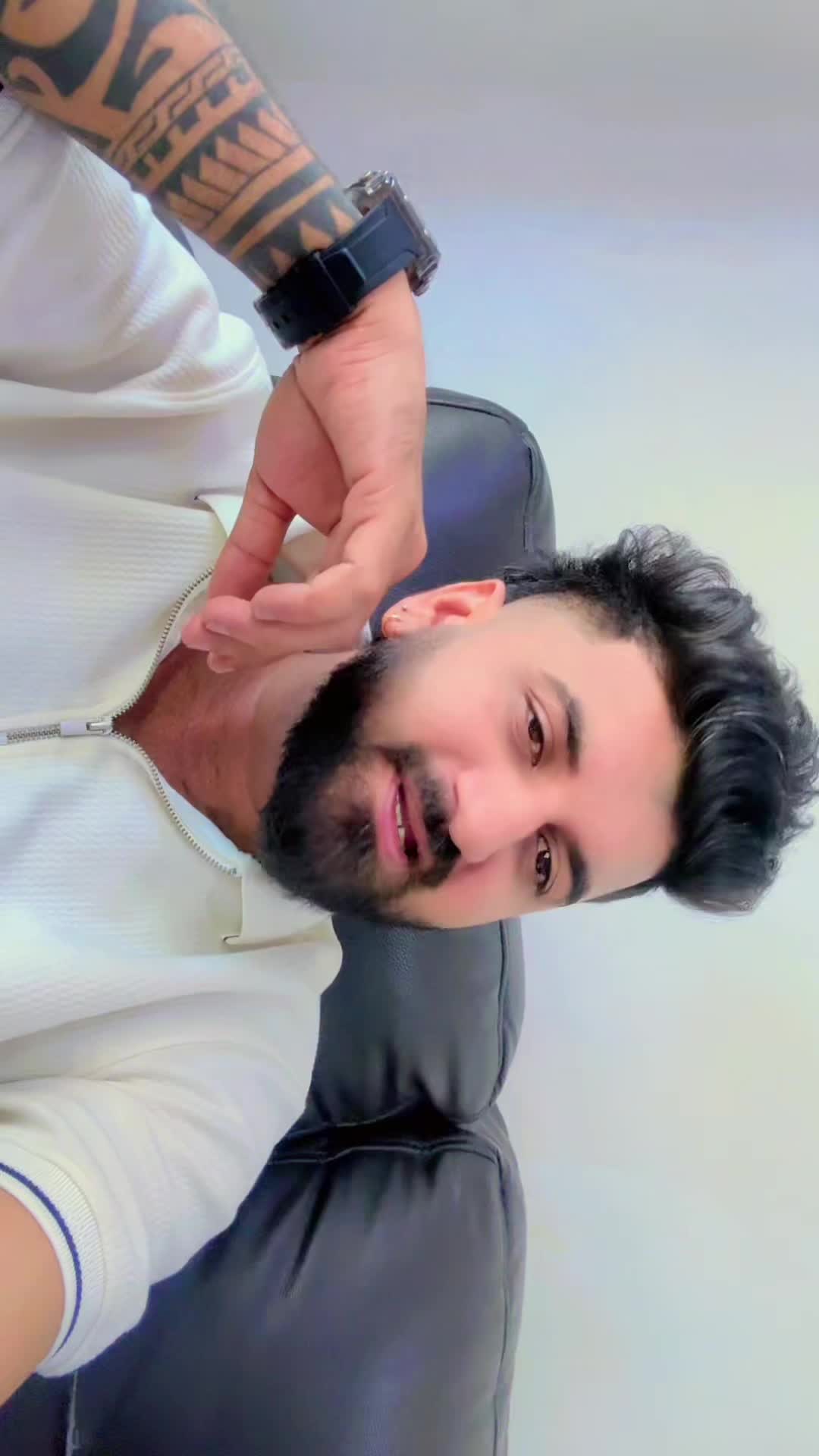 @𝑺𝒊𝒅𝒉 😎