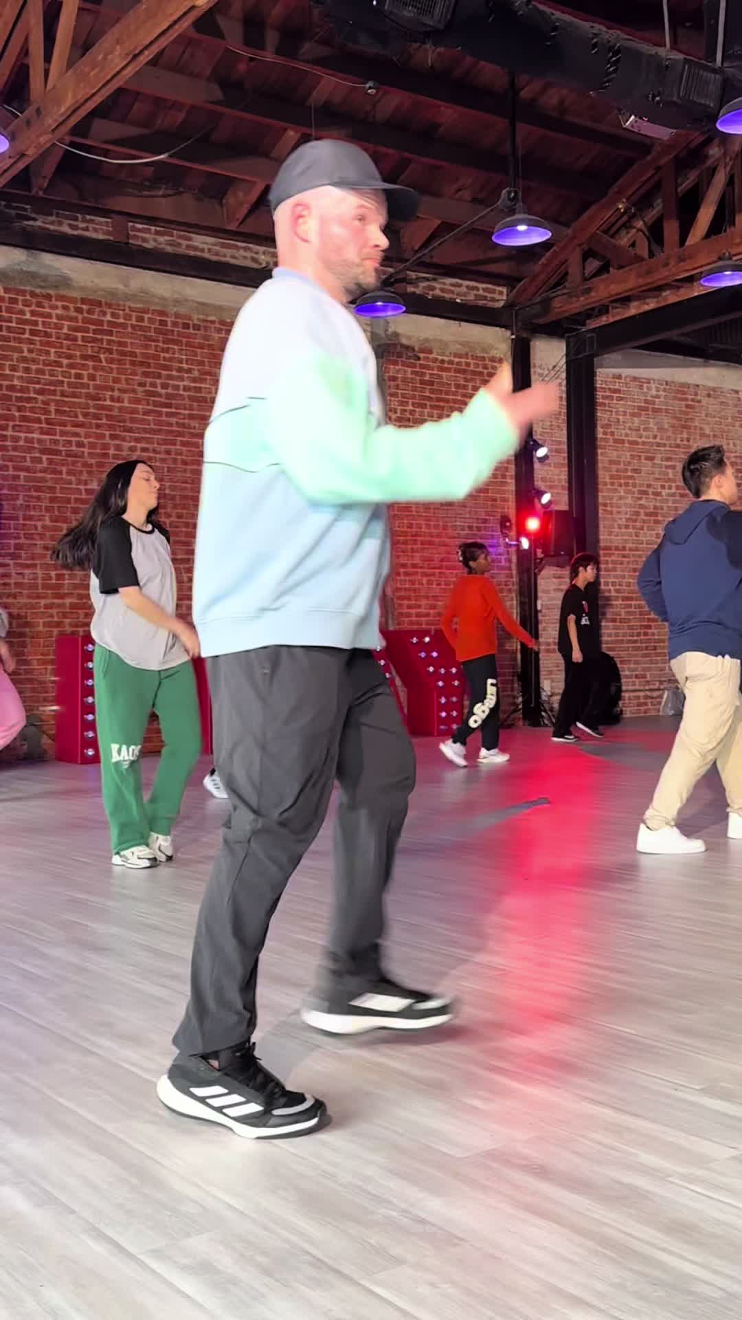 @ManuMoves