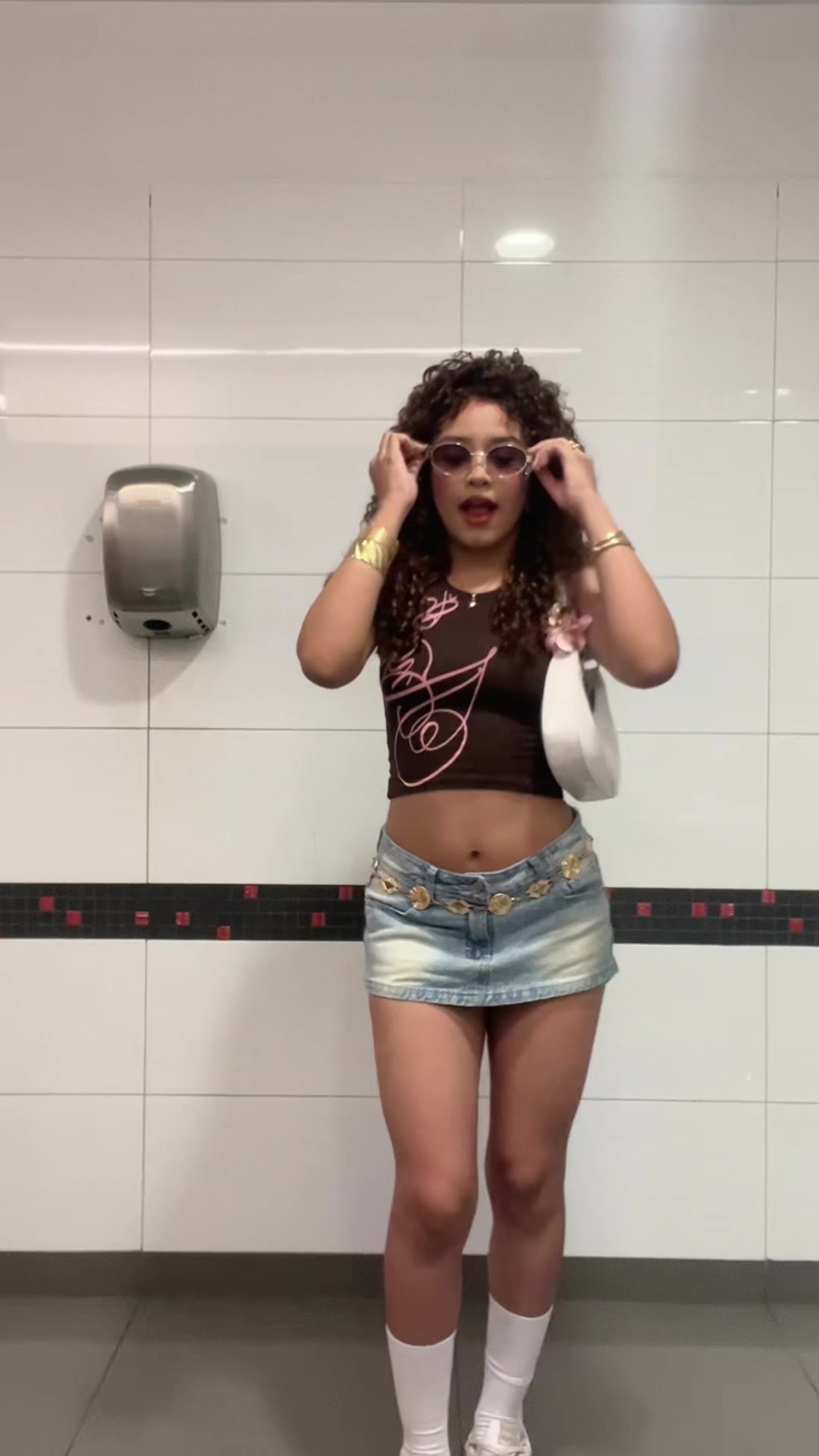 @astridvalentinaa0