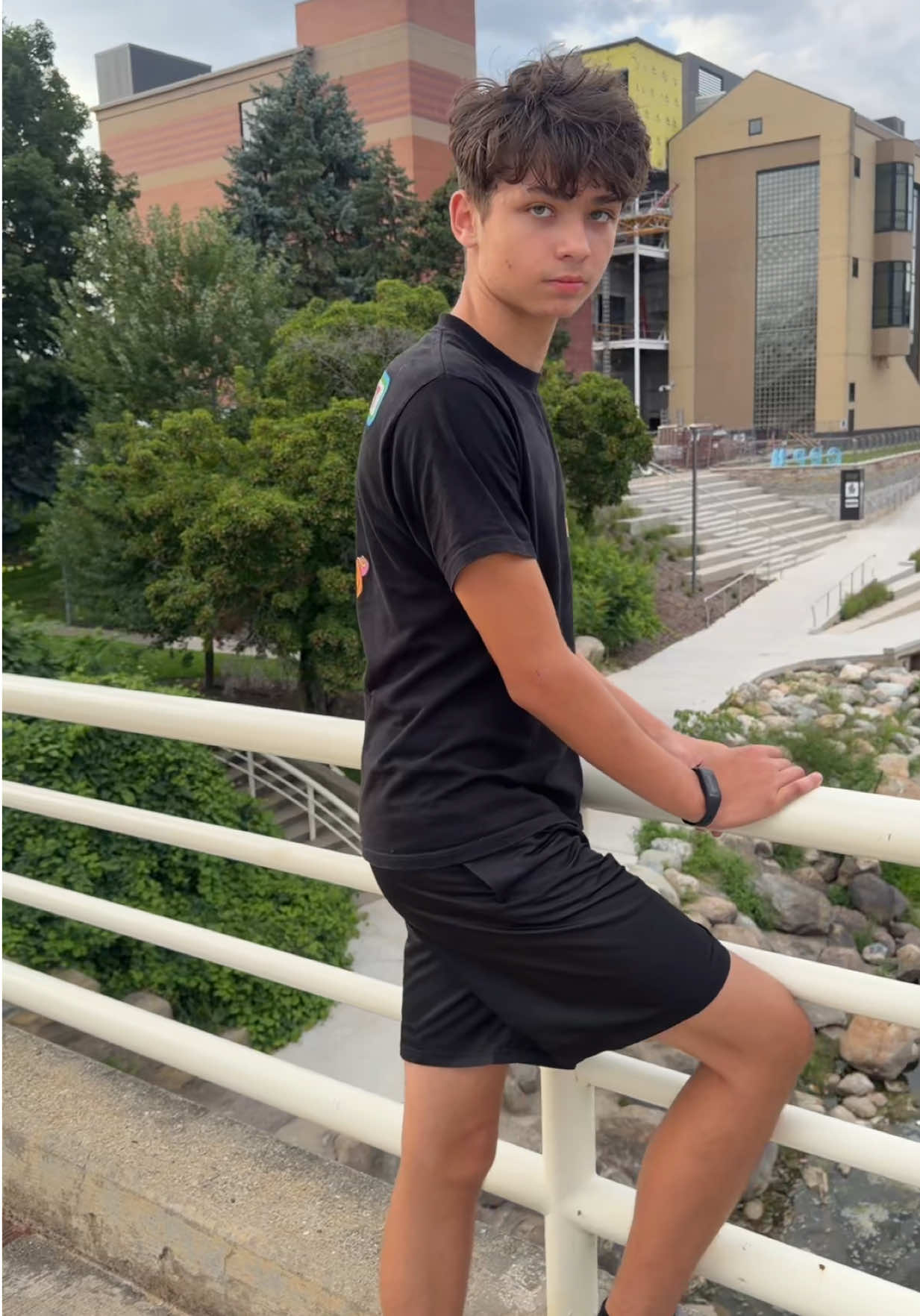 @tay🪐