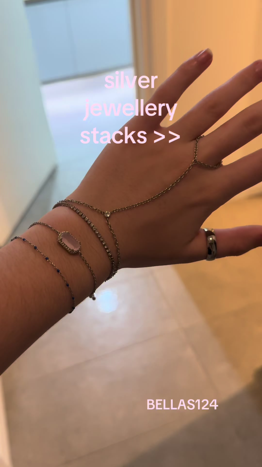 @bella❦