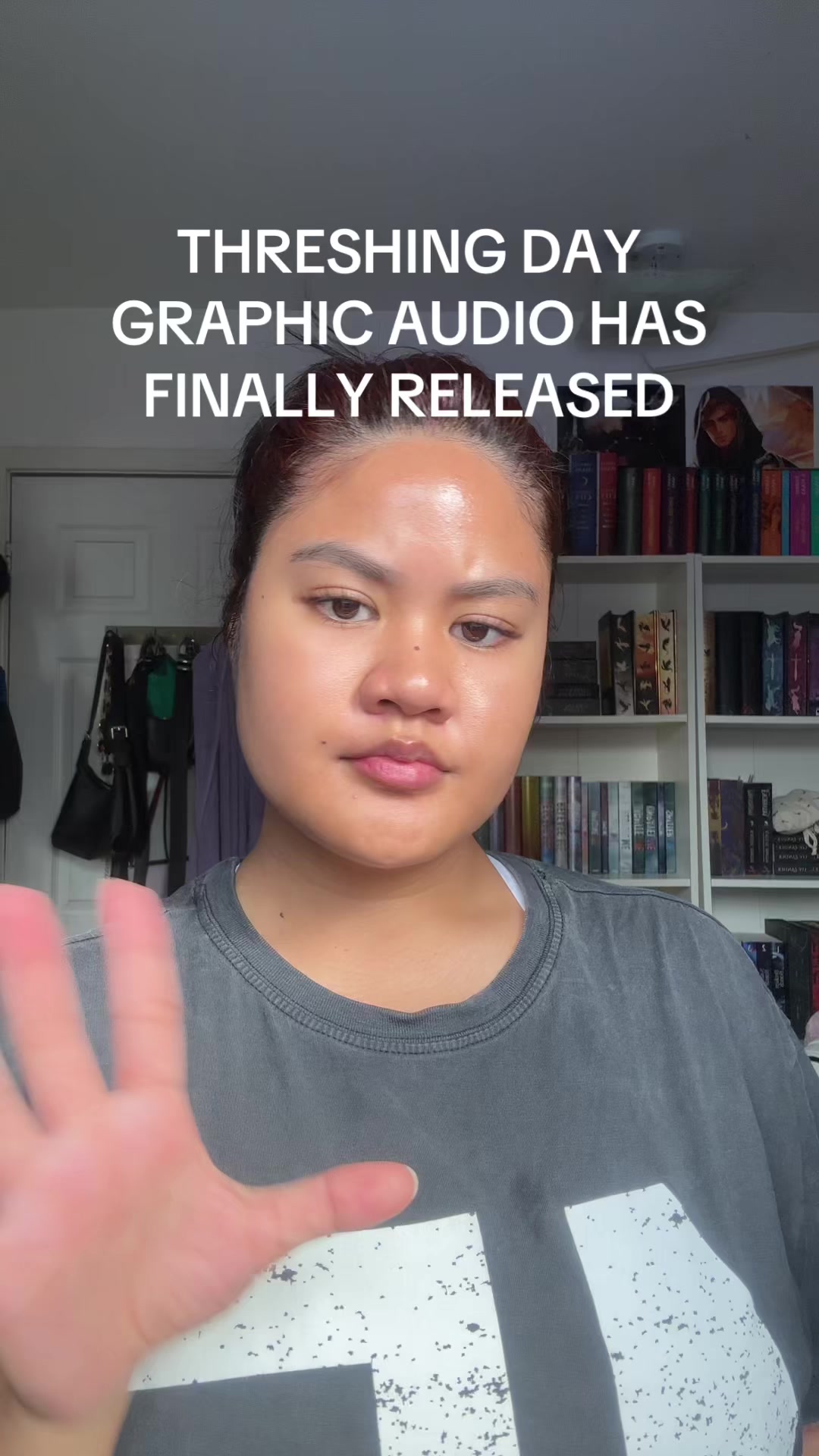 @nikkireadsncries