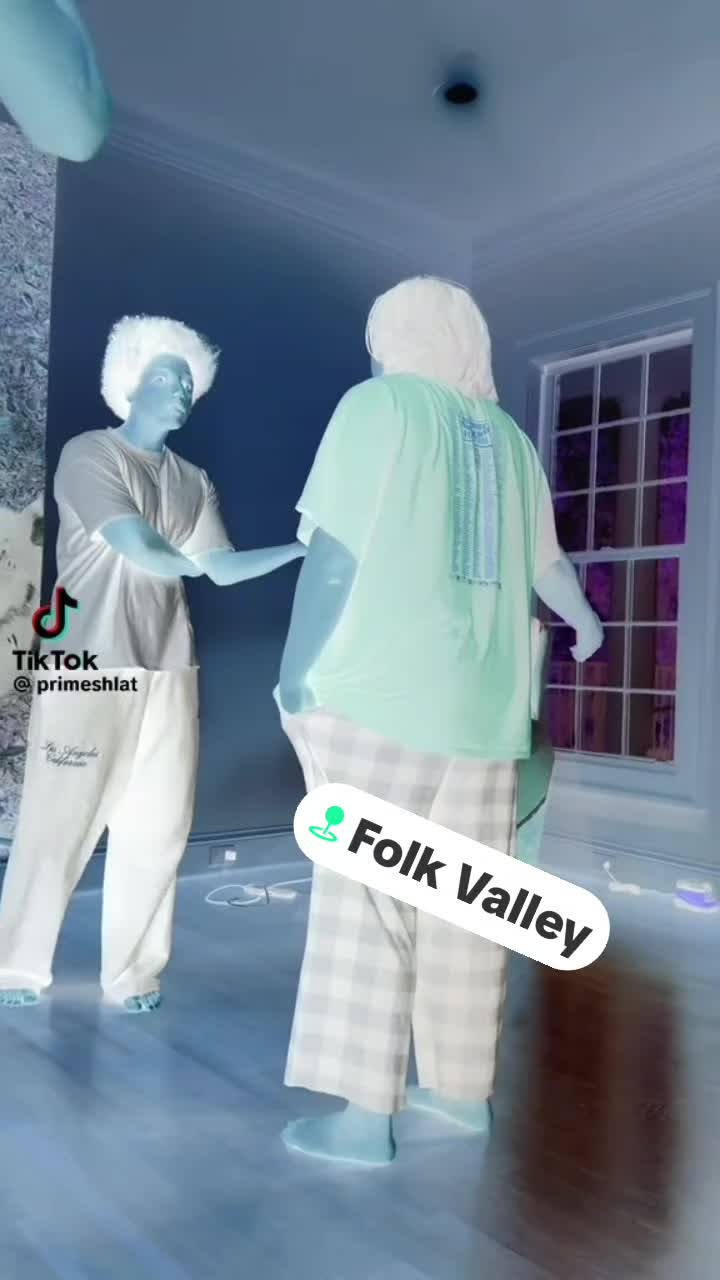 @talking with uncanny cat
