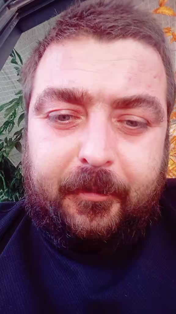 @Bir kadın tanıdımAğlıyordu