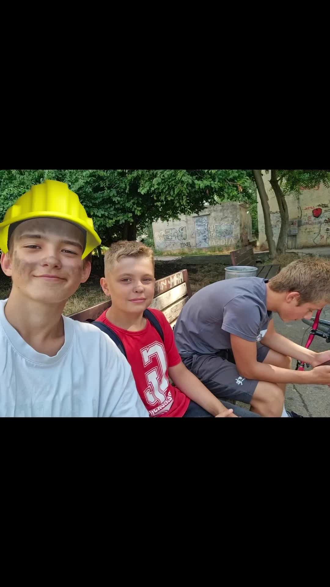 @raychezz