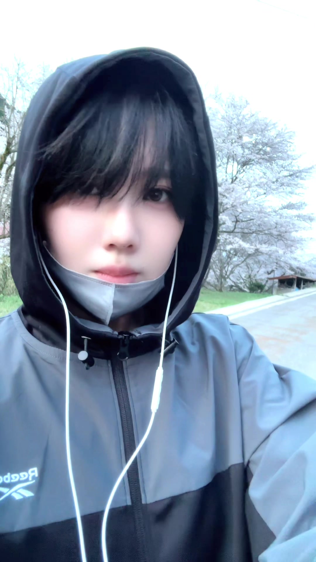 @倫