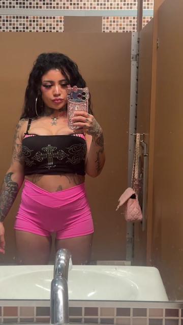 @pinkybaddazz