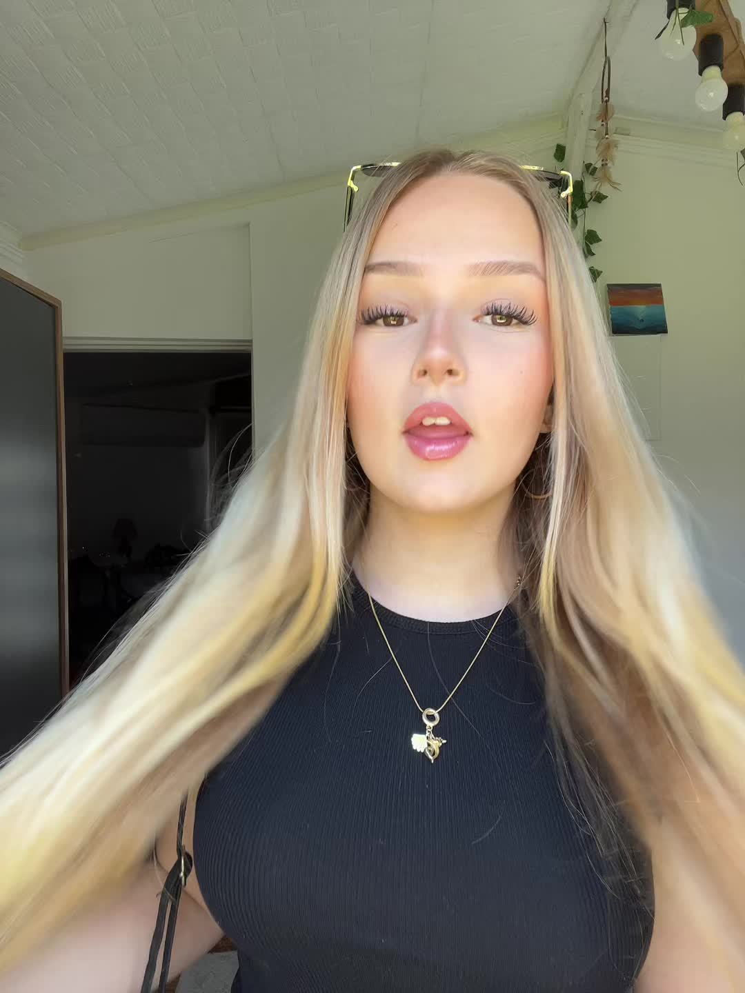 @𝑳𝒊𝒗𝒂☀️