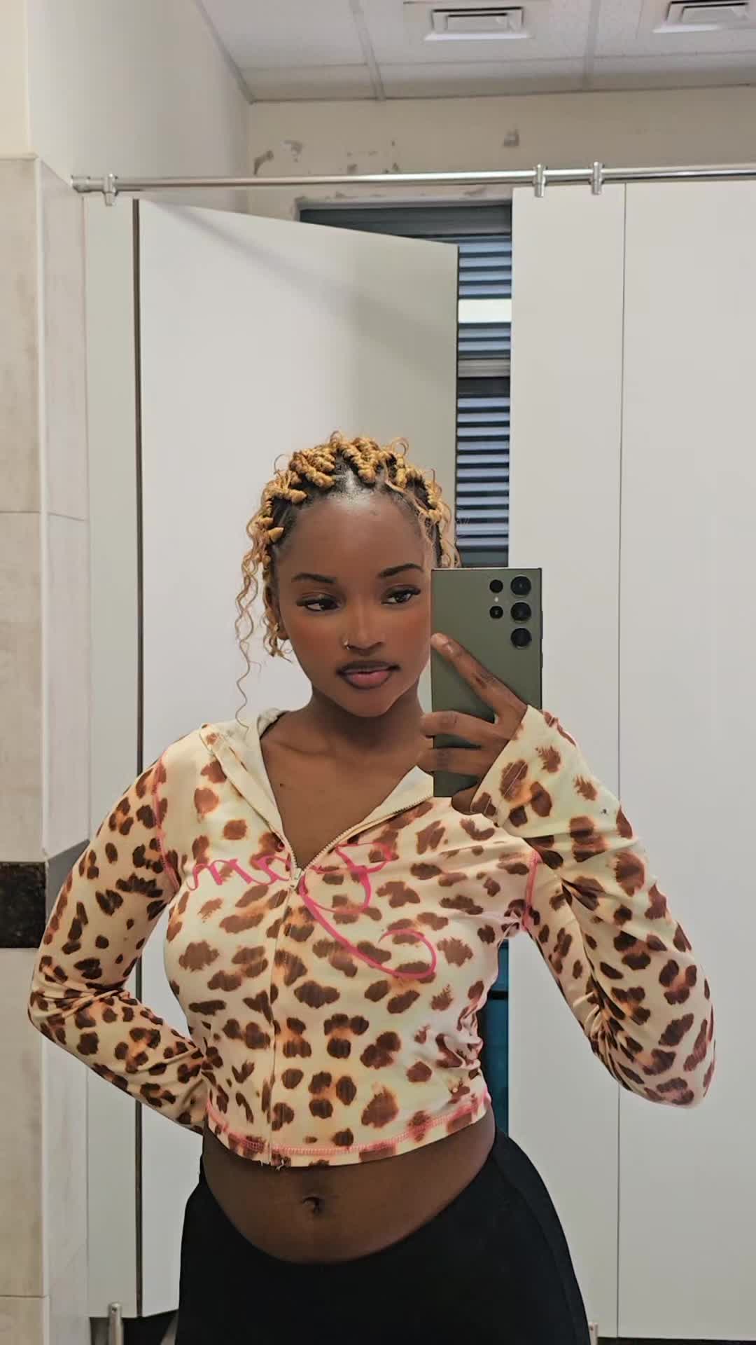 @Young CEO🖤!