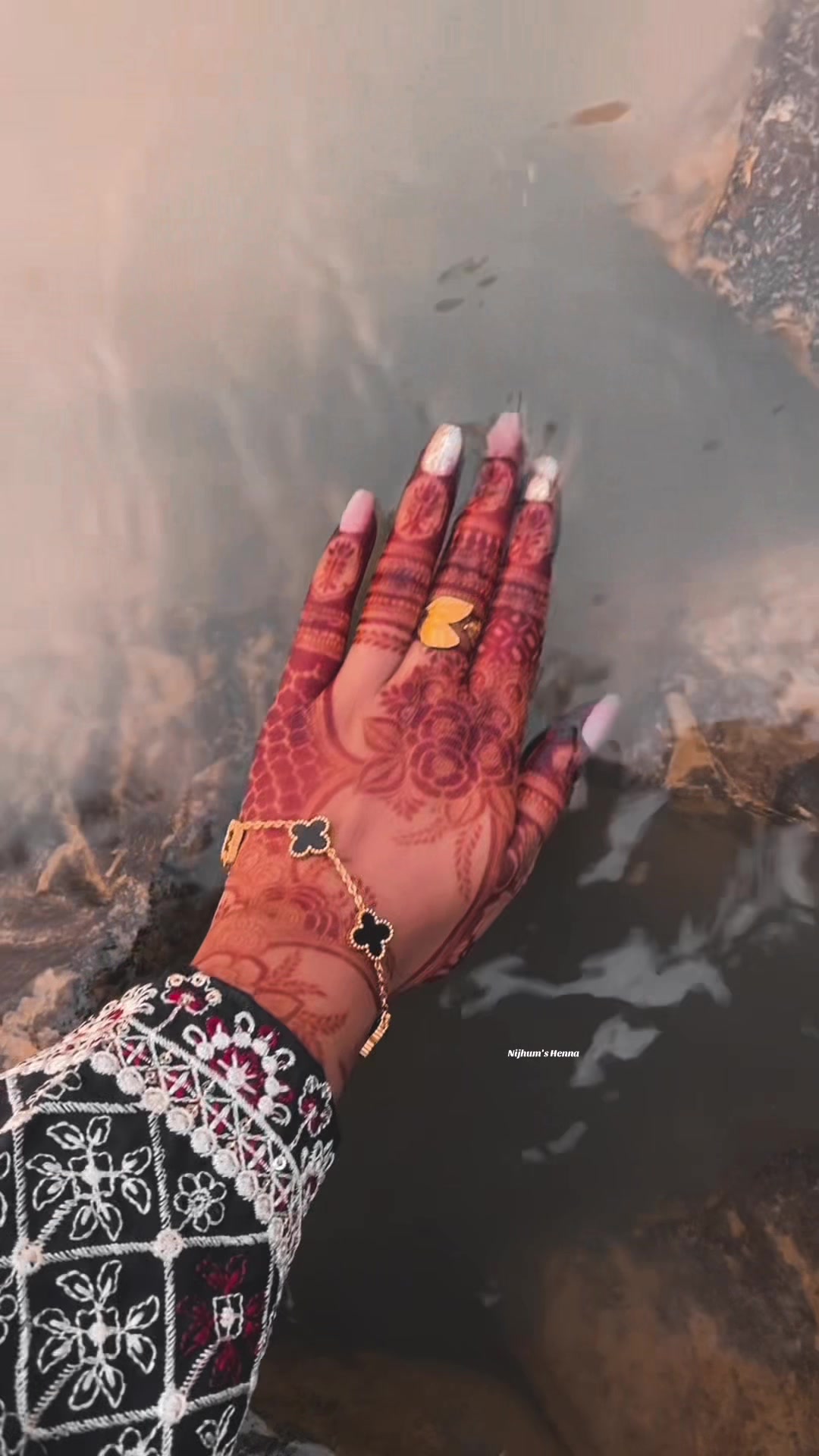 @𝓝𝓲𝓳𝓱𝓾𝓶’𝓼 𝓗𝓮𝓷𝓷𝓪