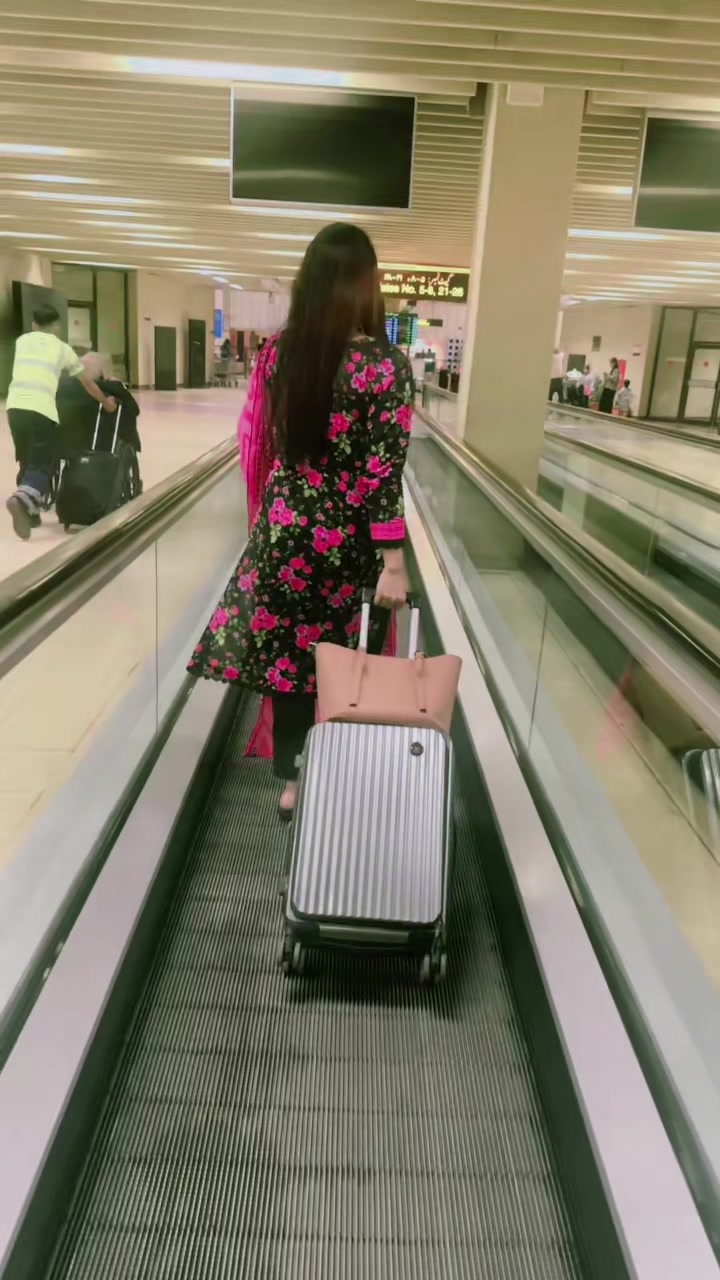 @Aaniyaa 🇦🇪