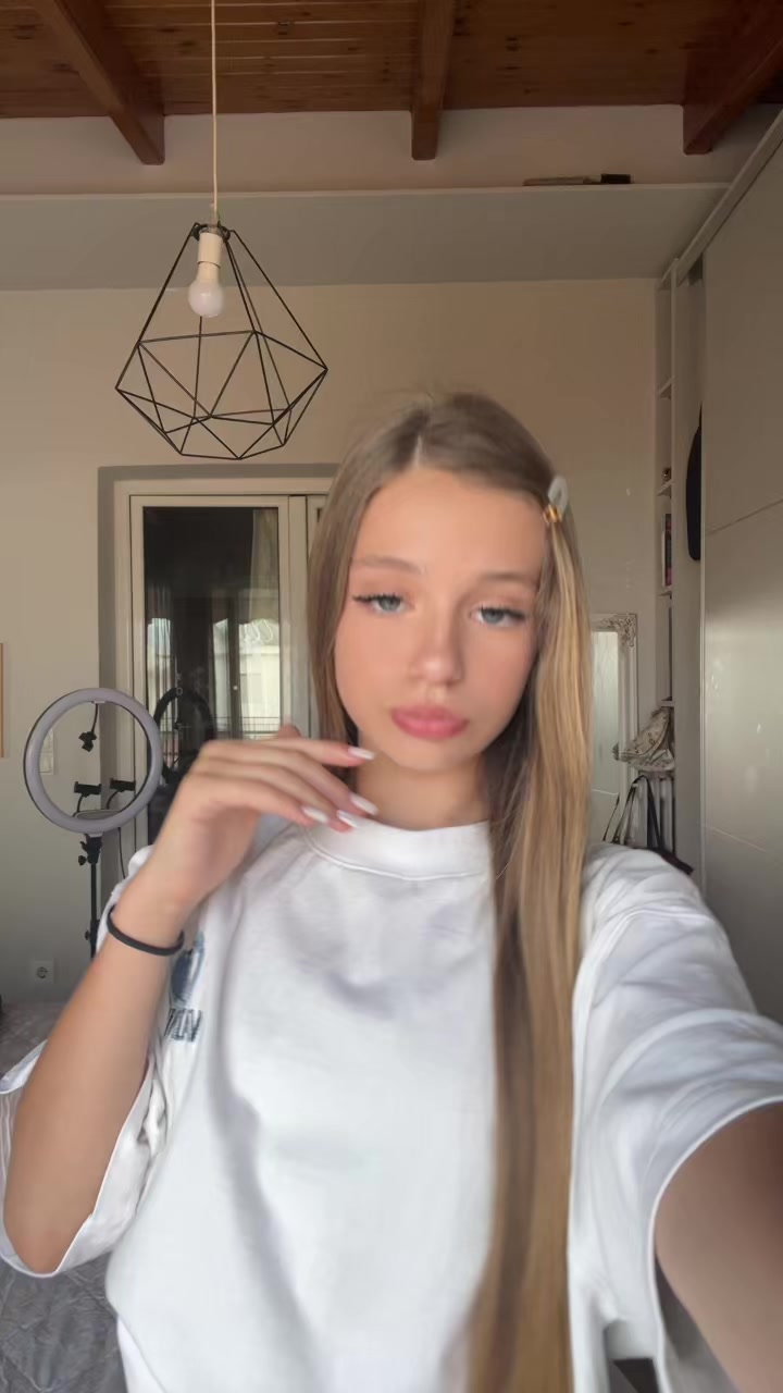 @Bella
