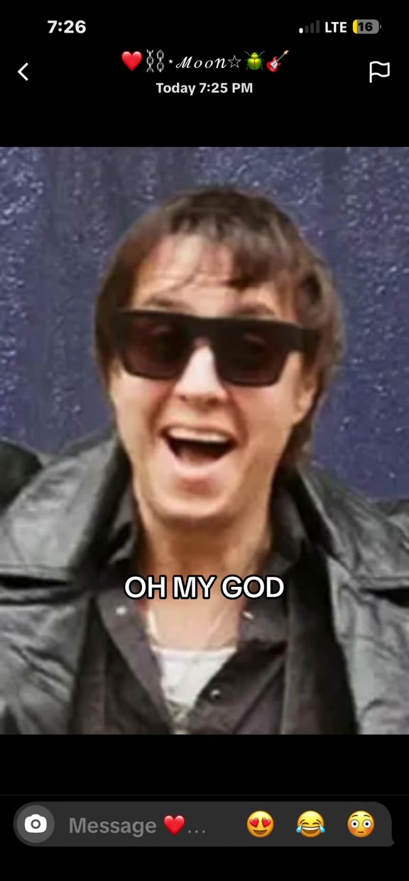 @Julian Casablancas is hot 🥹✌️
