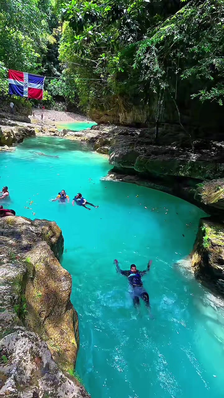 @Anneris Tours & Travel