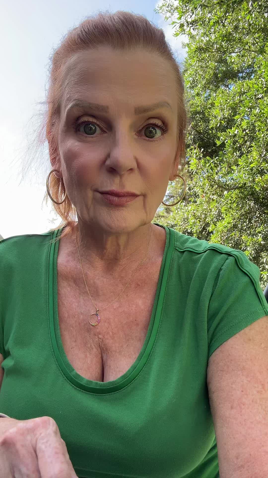 @PurseLadyLaura