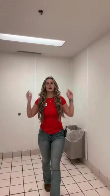 @𝐀𝐋𝐘𝐒𝐒𝐀 𝐎𝐔𝐓𝐃𝐎𝐎𝐑𝐒