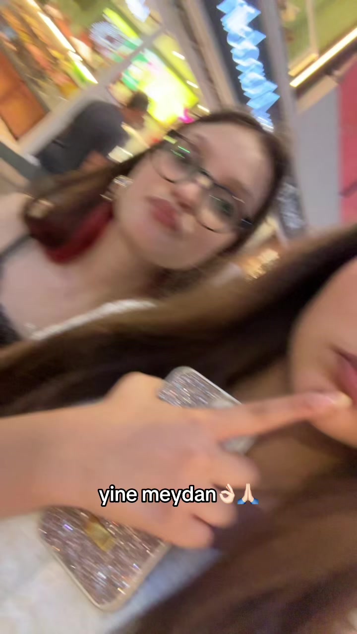 @👸🏻👸🏽