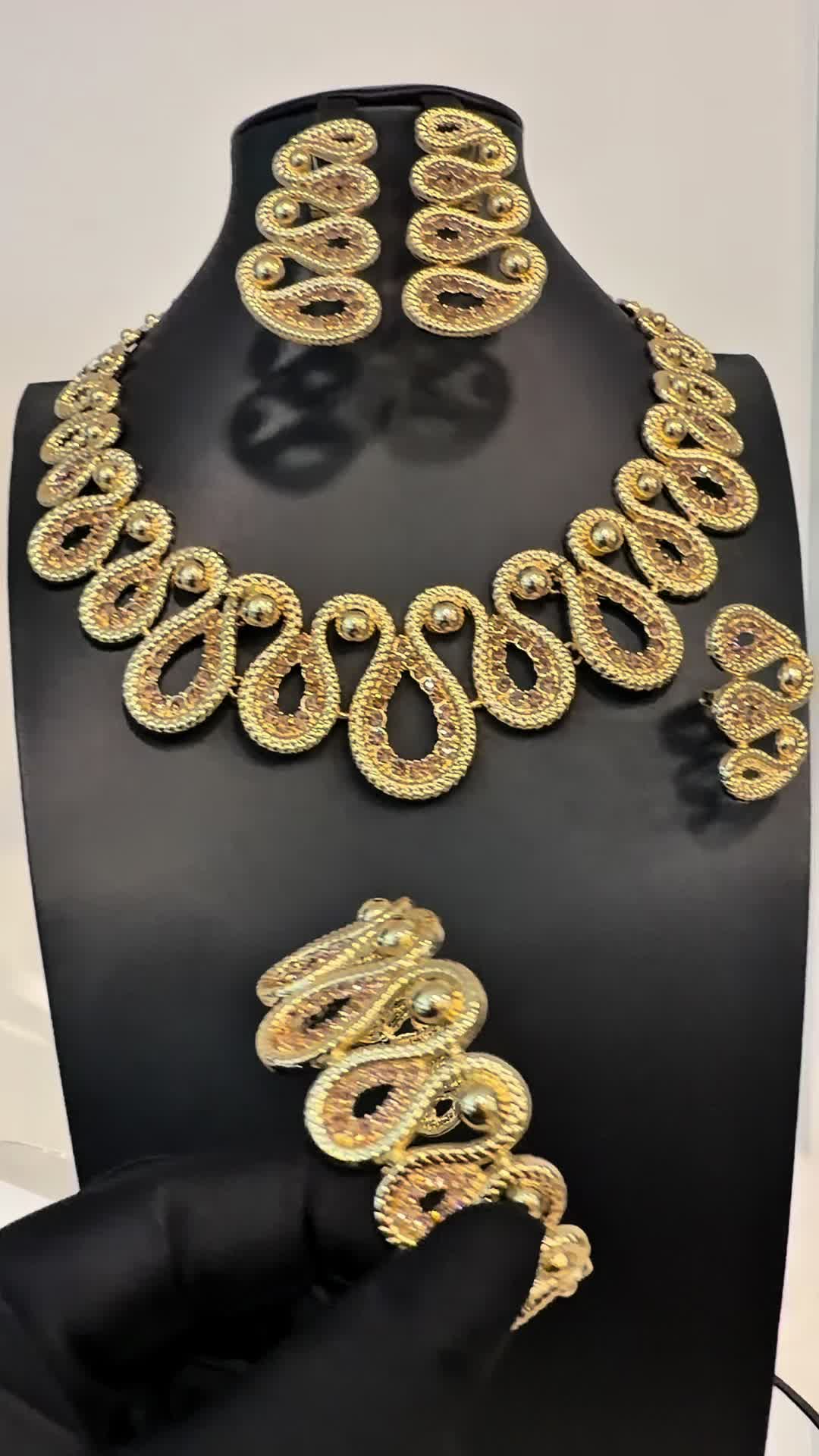 @Readytowear | Jewelry 🇨🇦