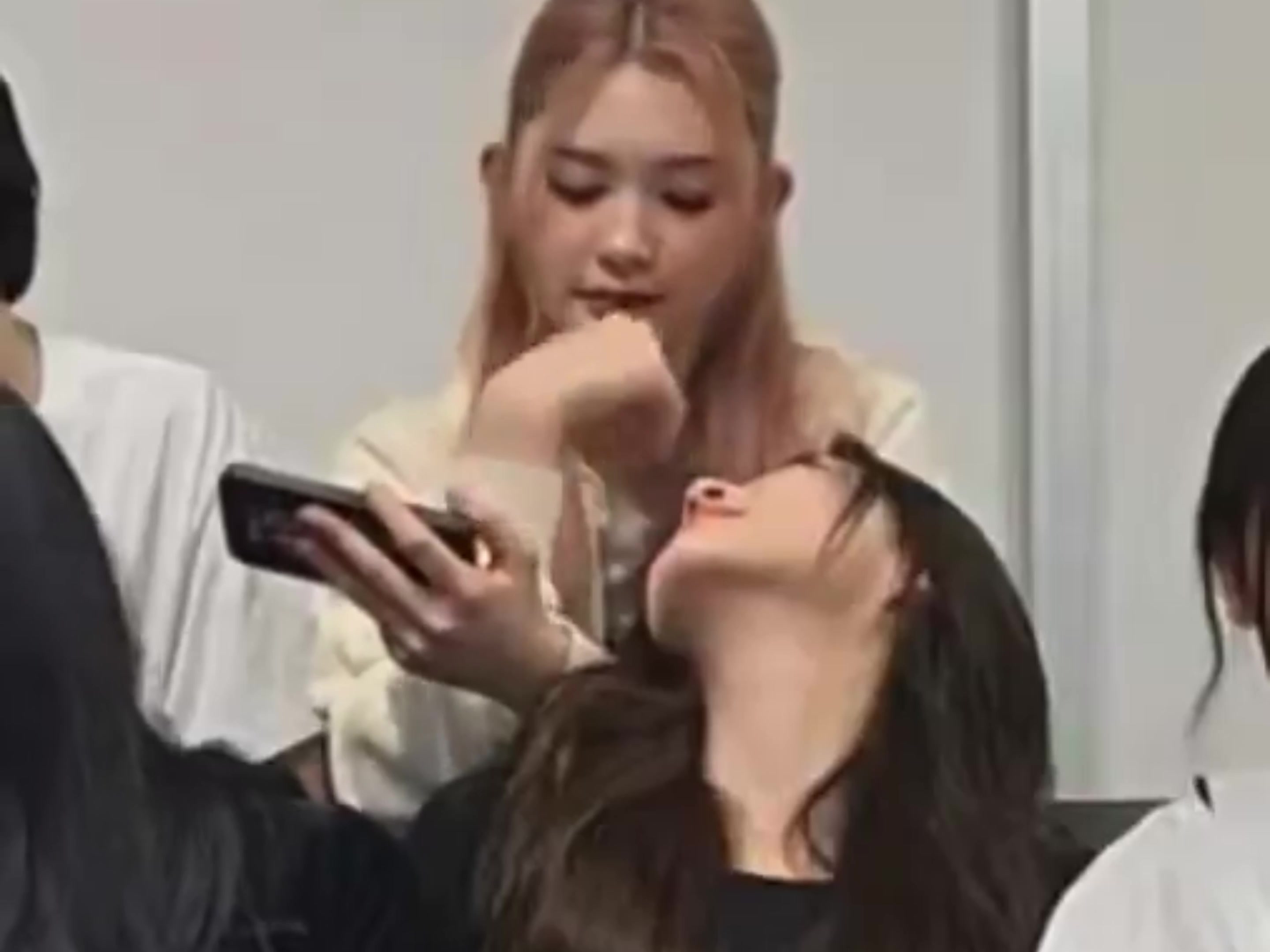 @⃟