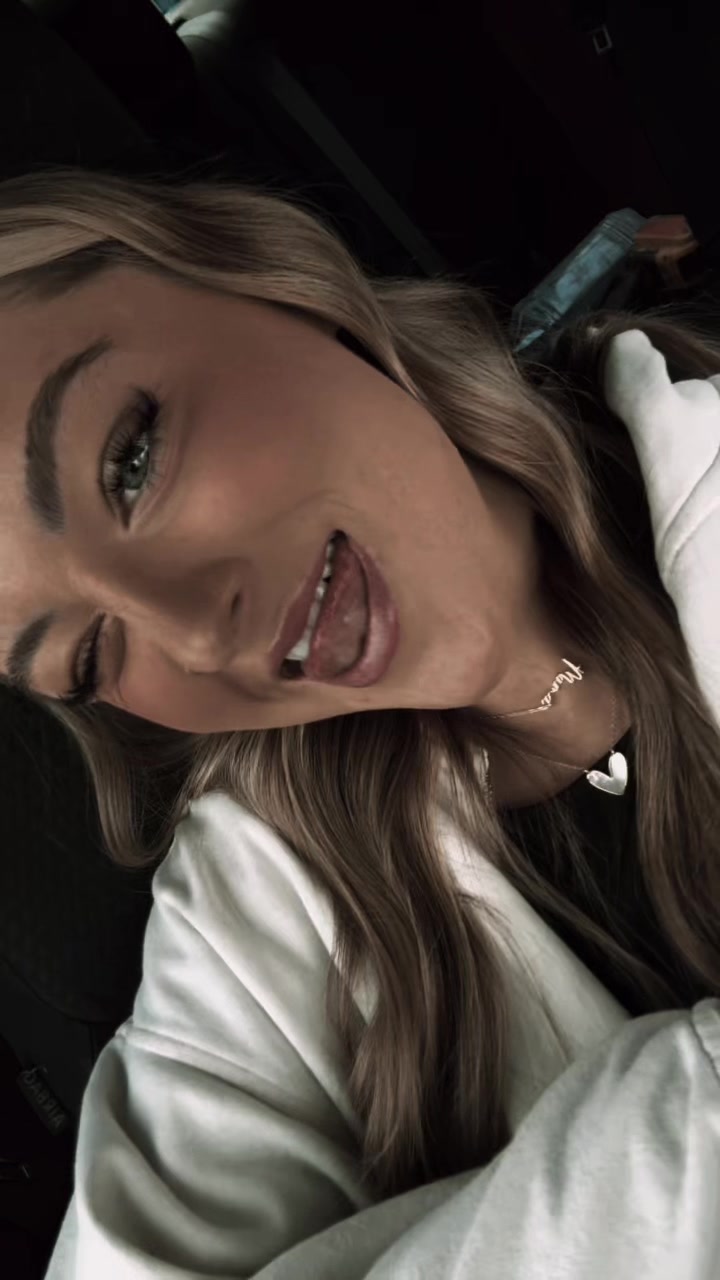 @LayniMarie♡