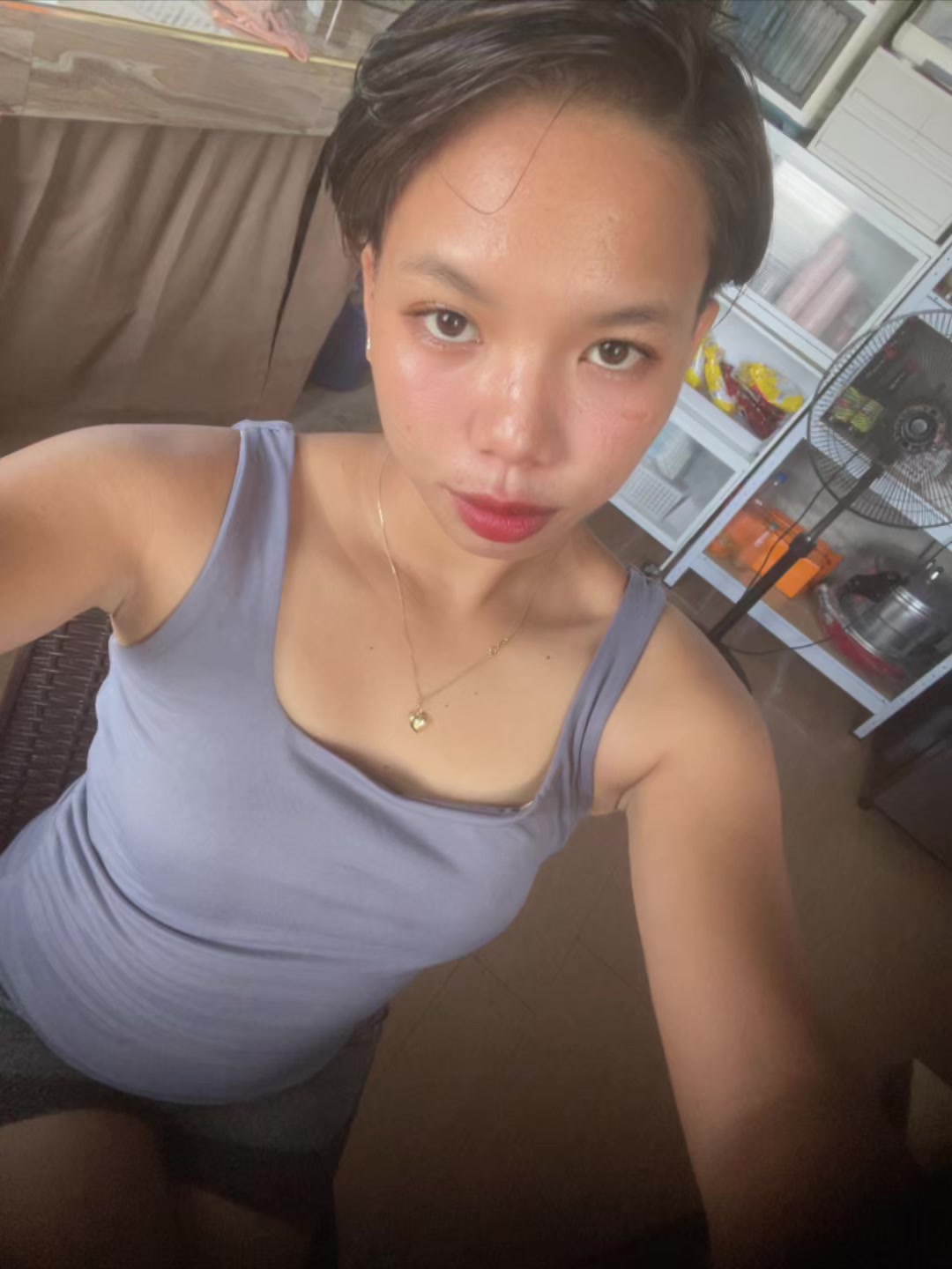 @:>