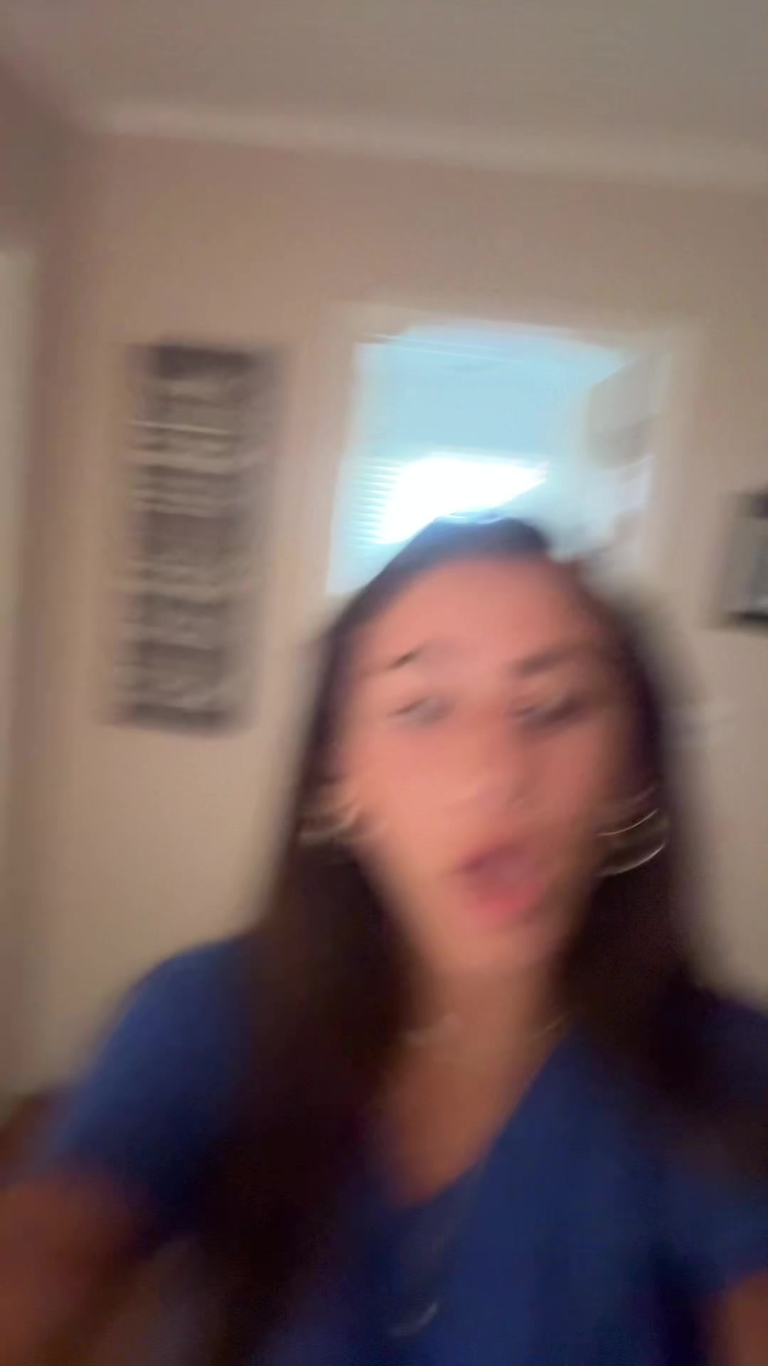 @avarosen_