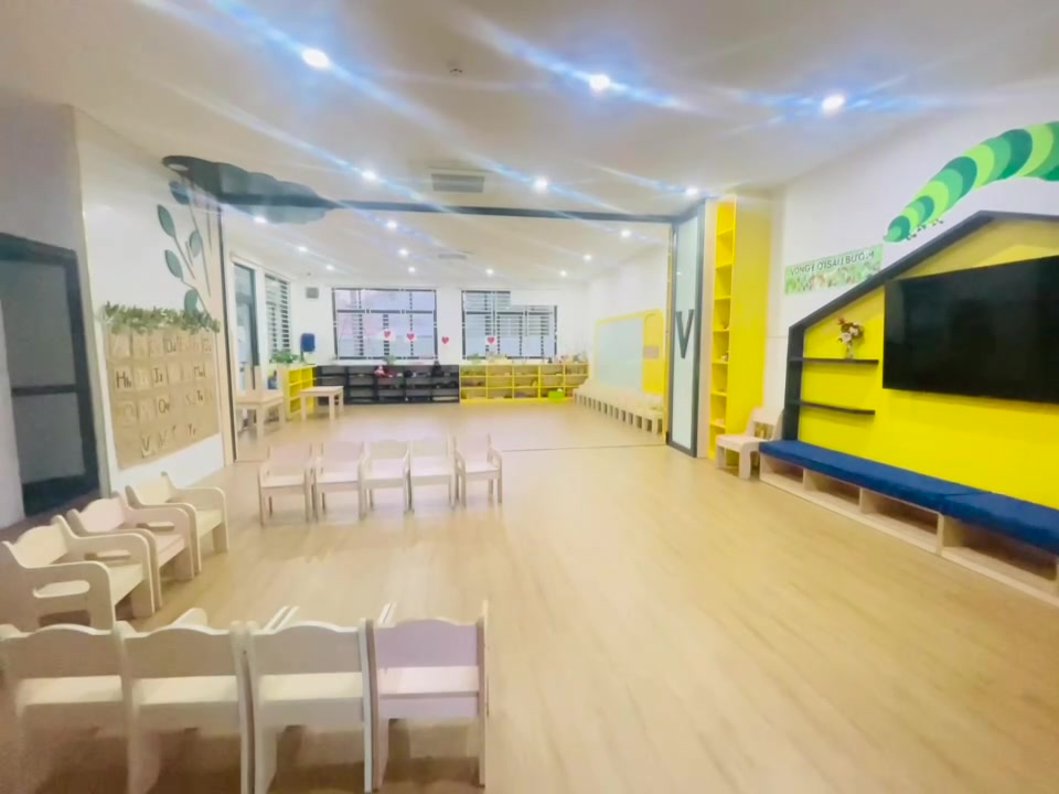 @VICTORIA MAILAND HOANG DONG