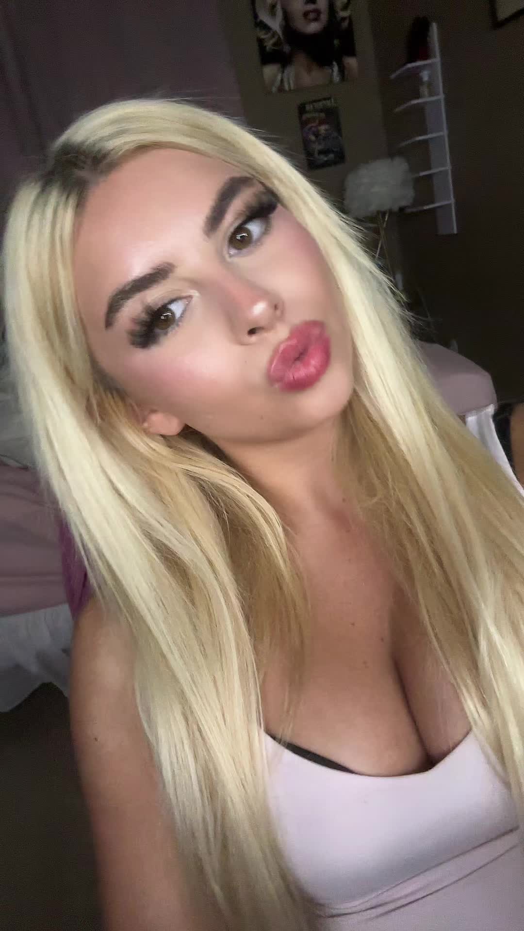 @Valianna Rose