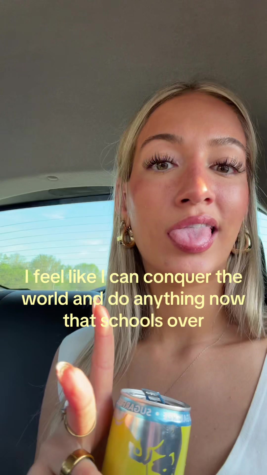 @caitlynnavery