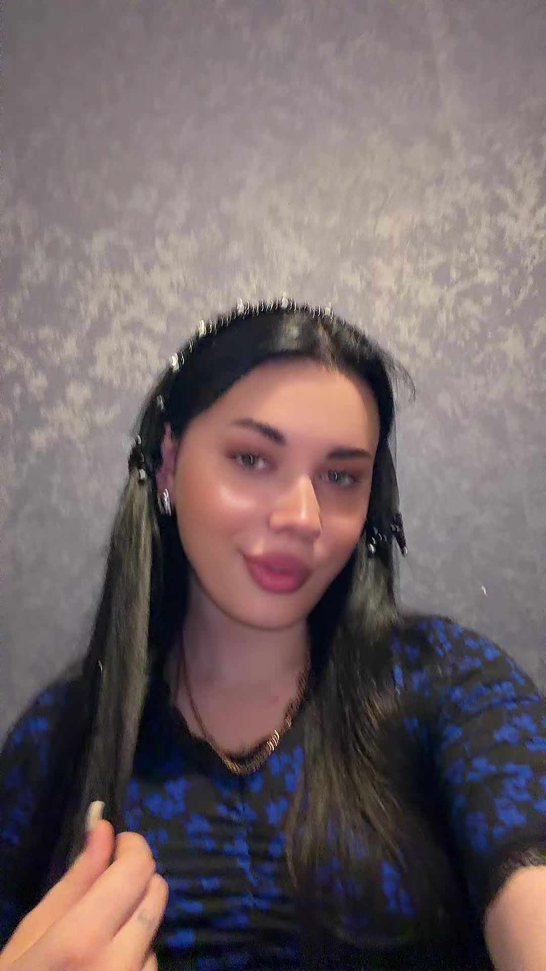 @Angelina_005