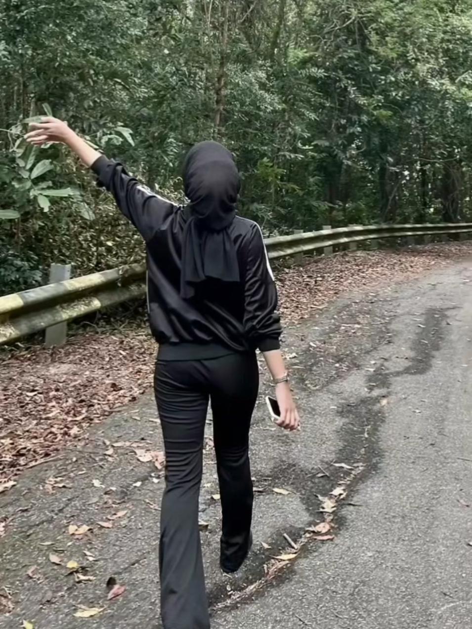 @KekasihBayangan
