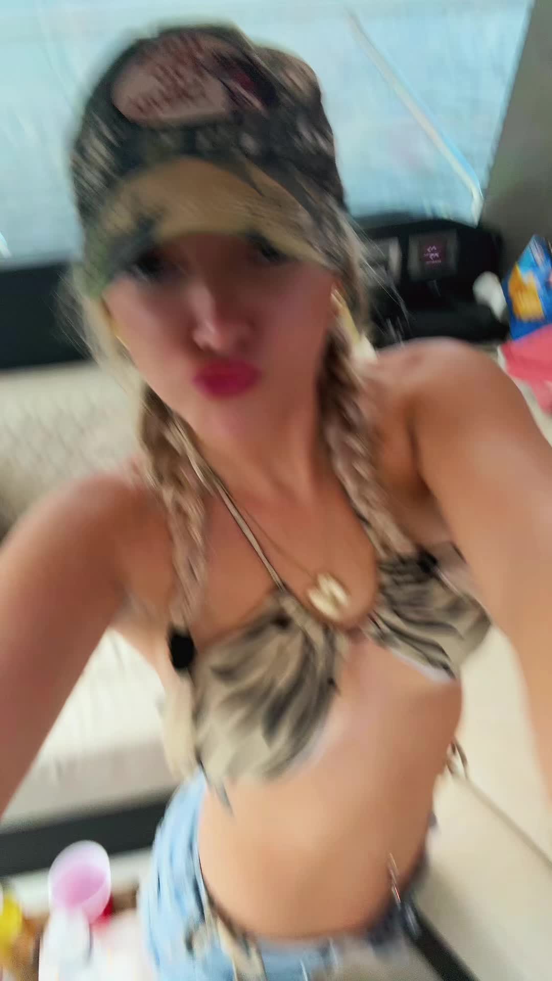 @maddieeprosser
