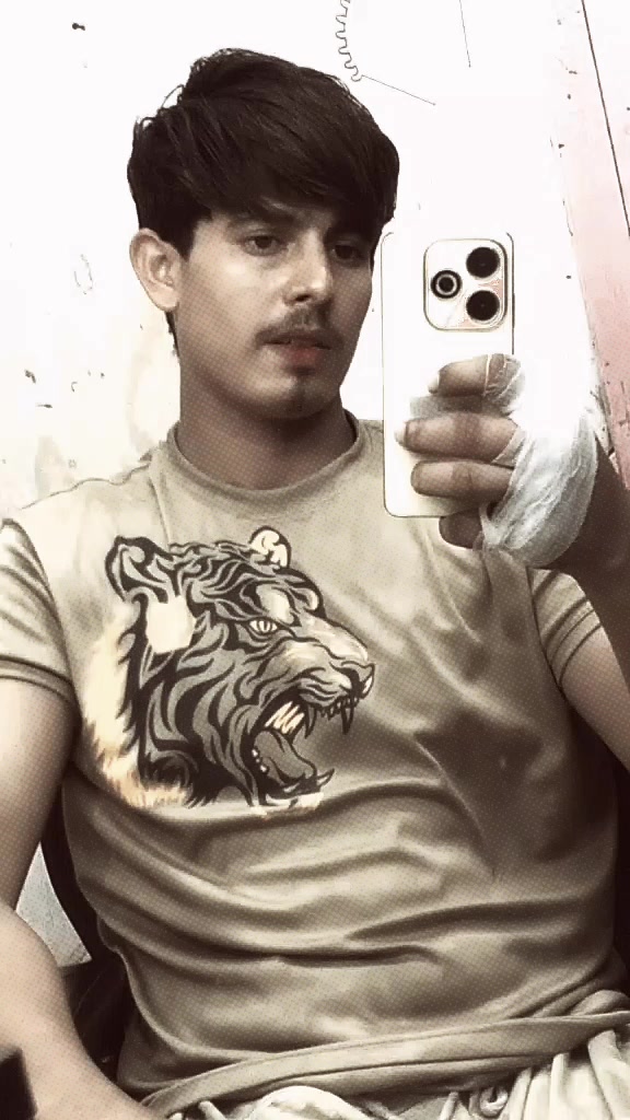 @تنہائی کا بادشاہ 👑