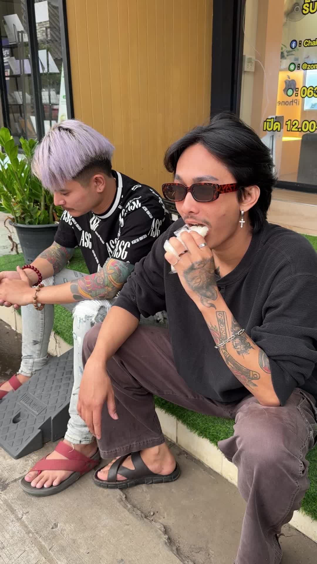 @โม