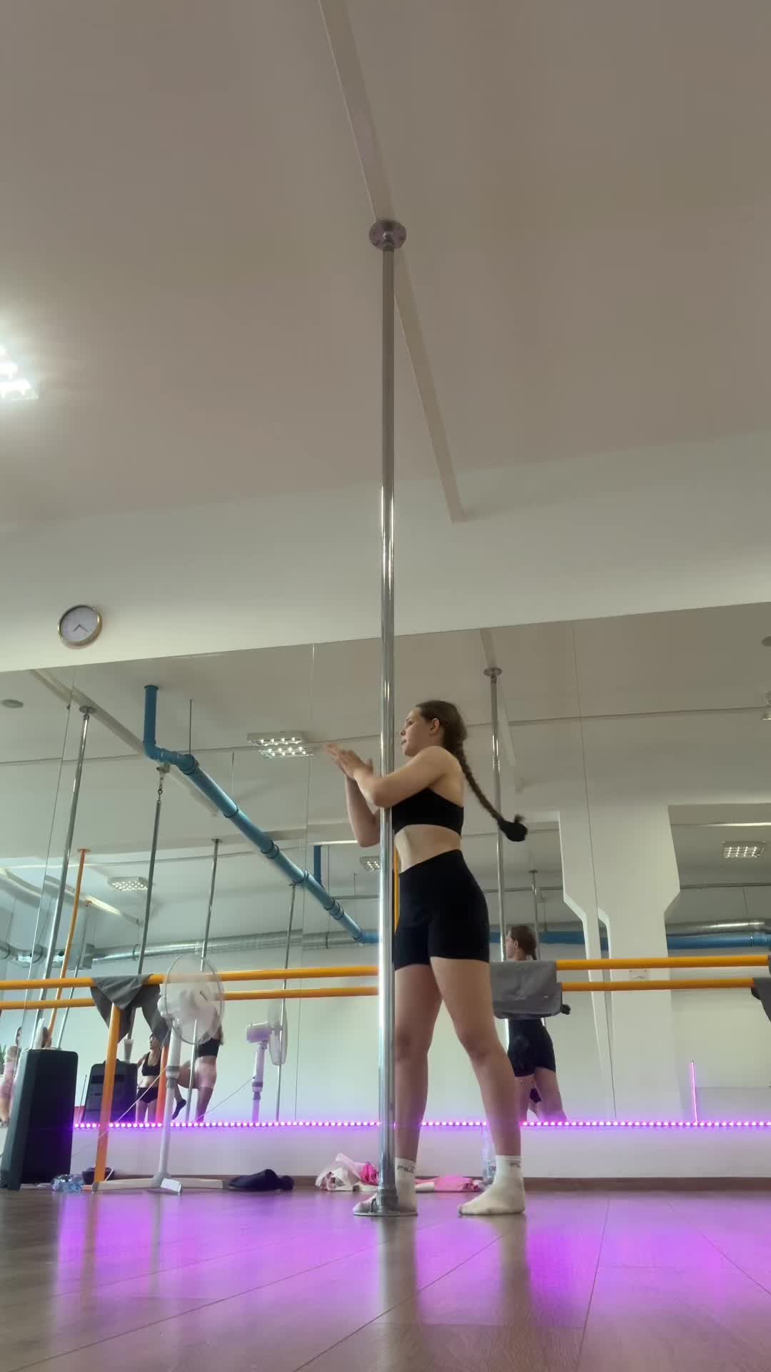 @_pole_flow_dance_pola_