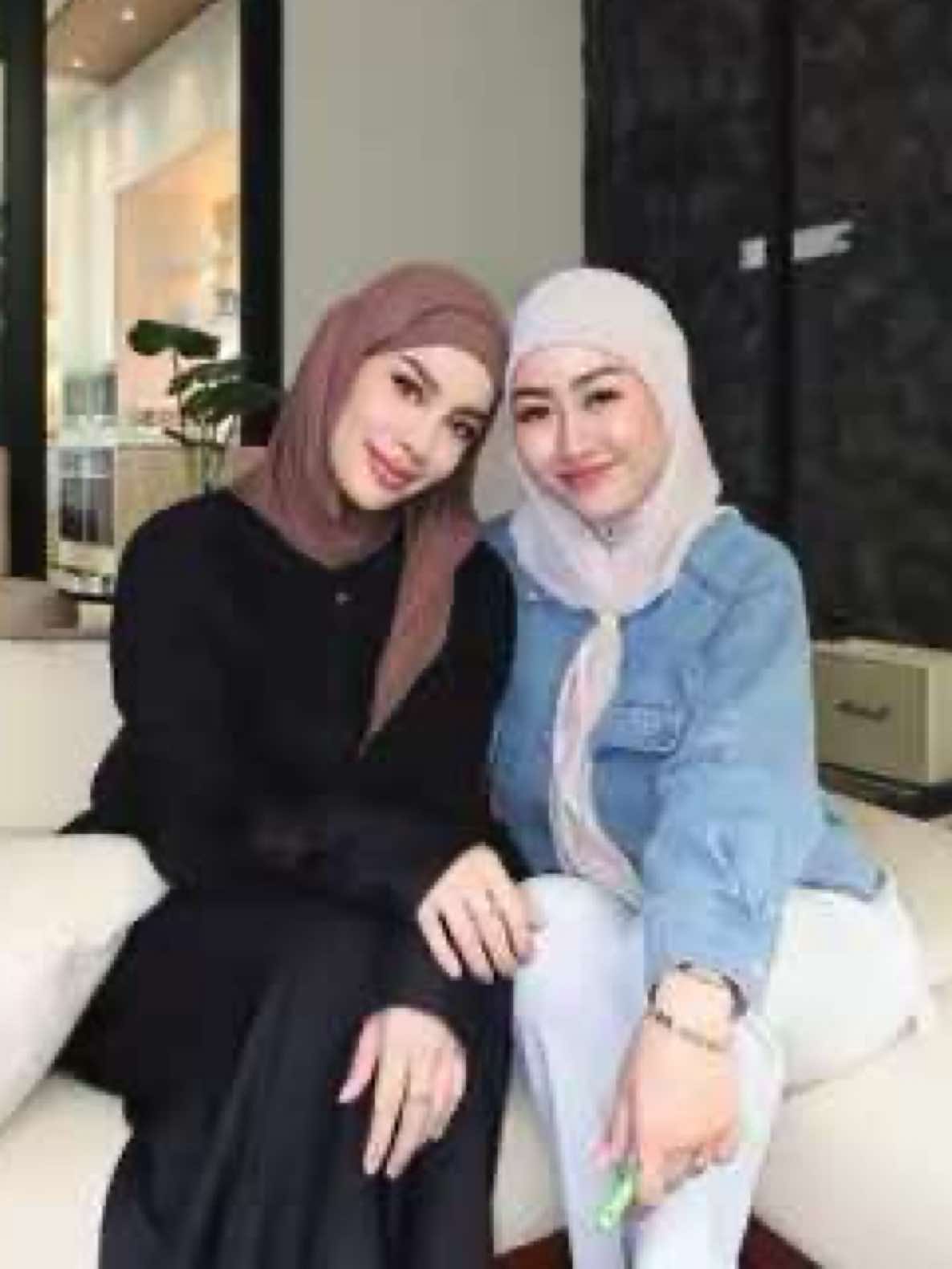 @AGHNIA