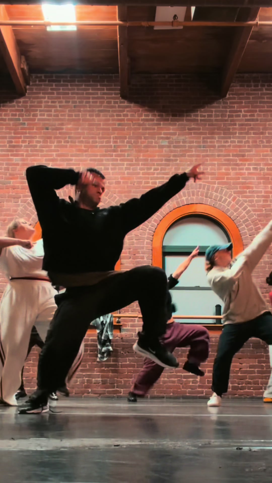 @alexmolledance