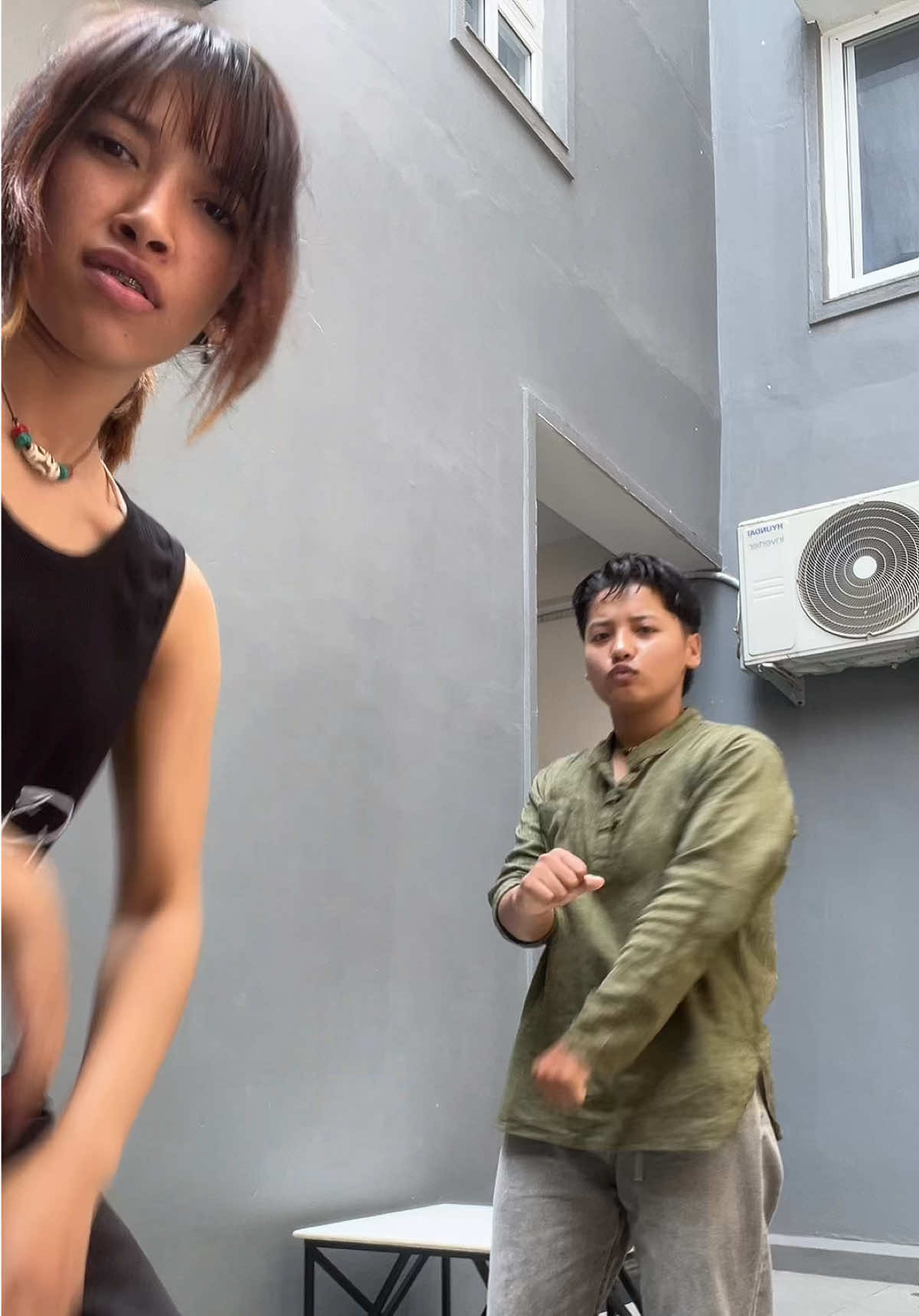 @अni
