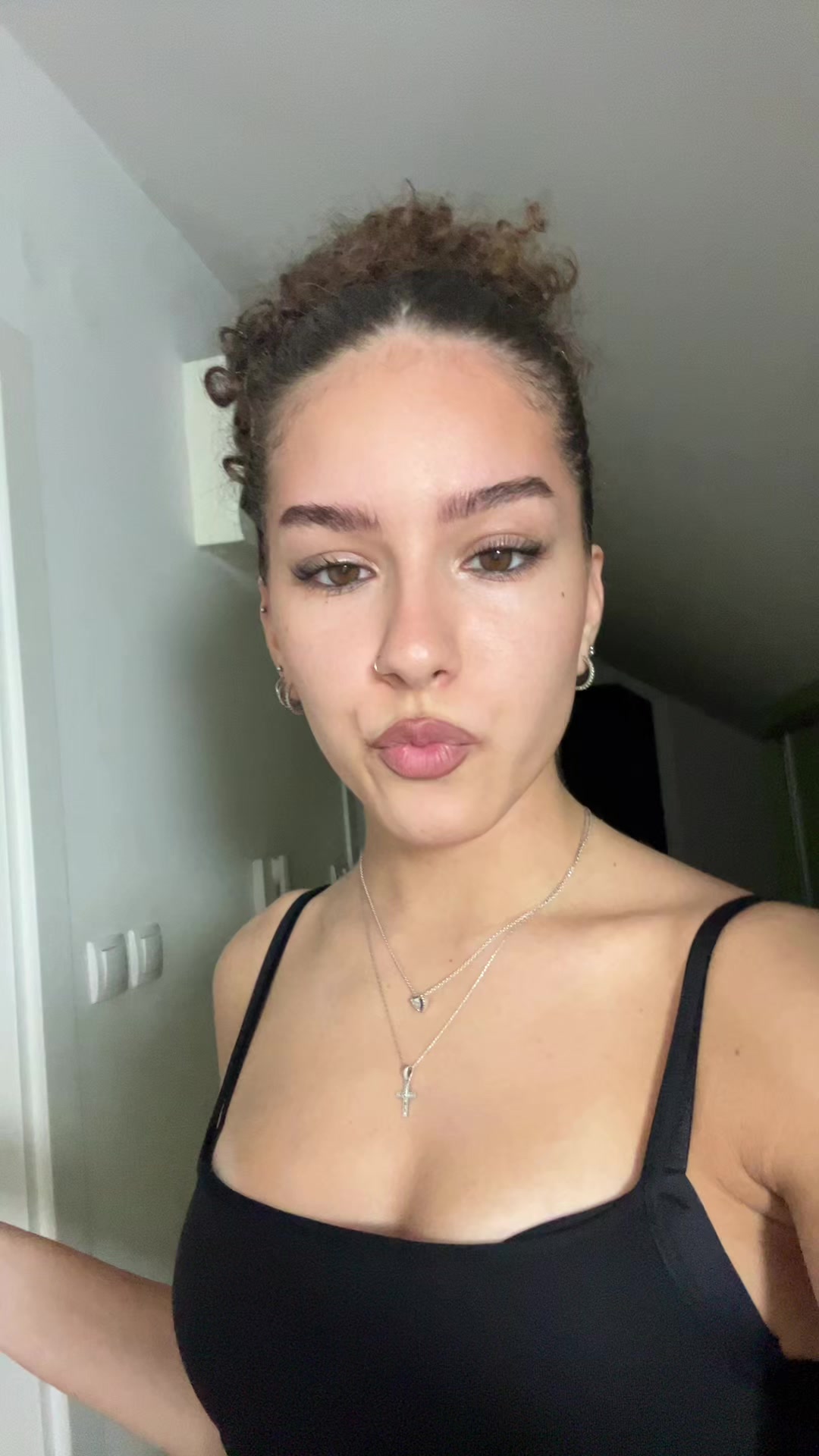 @👤