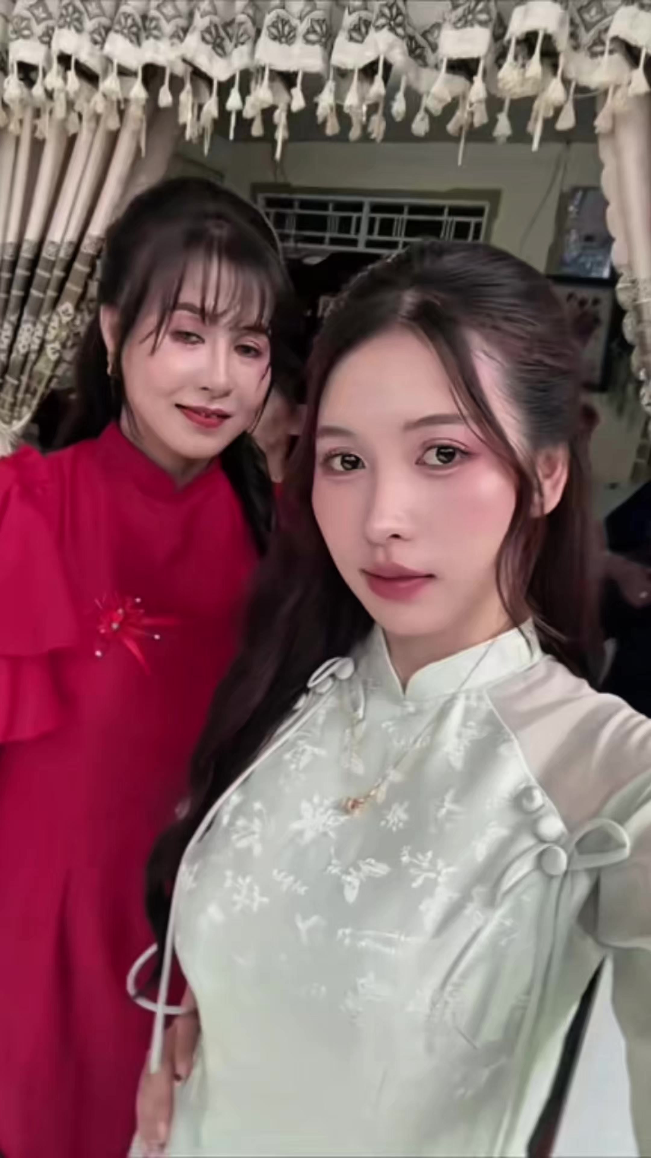 @Hello các vợ